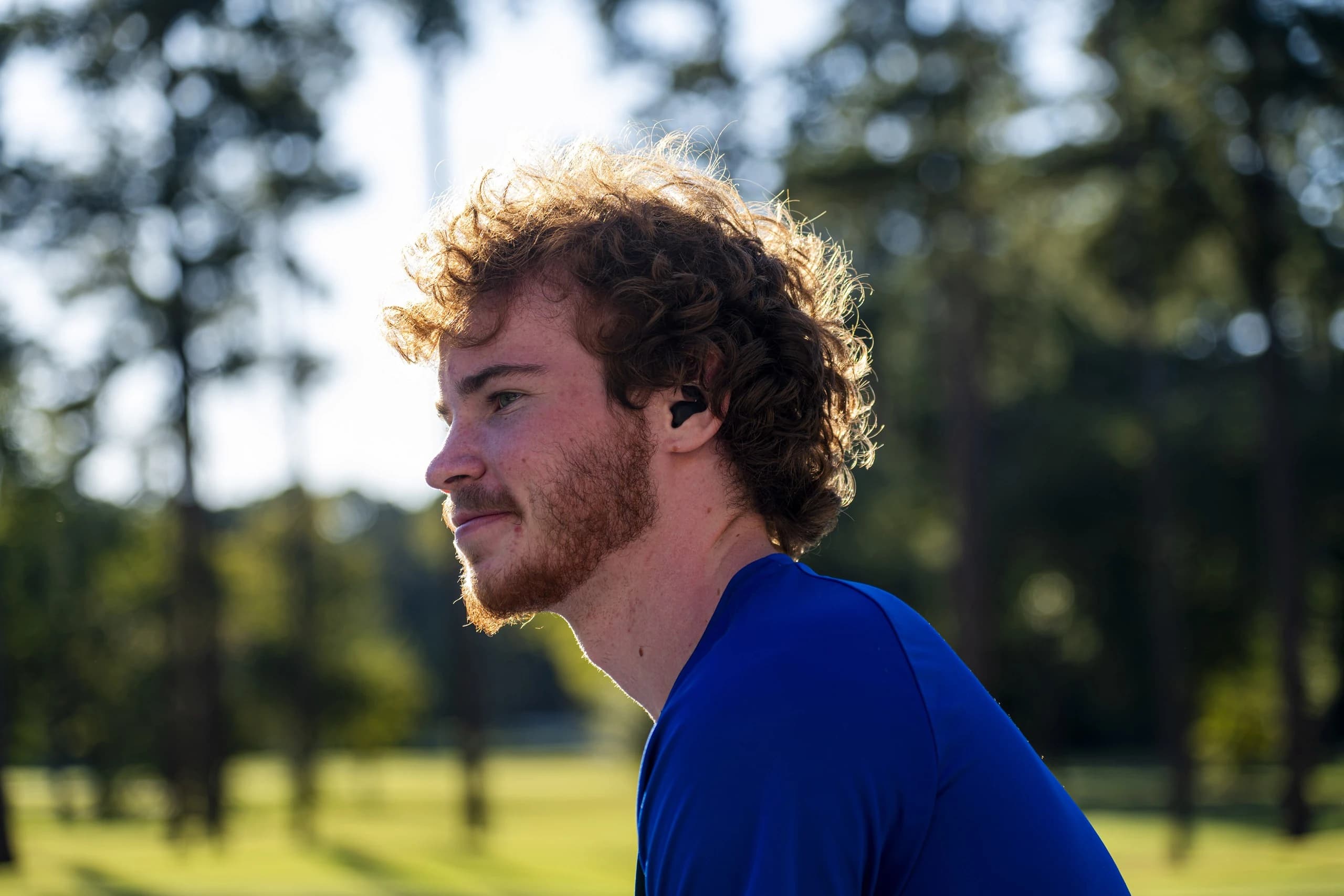 A runner in profile, the bud in his ear